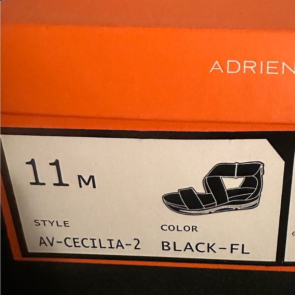 New with box 11 black sandal - Picture 3 of 3